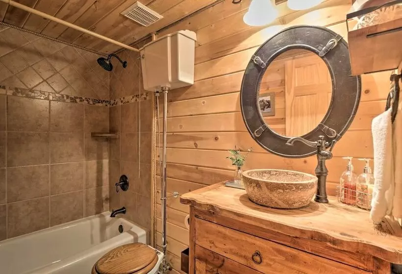 Chic Fairplay Cabin With Deck & Mountain Views!