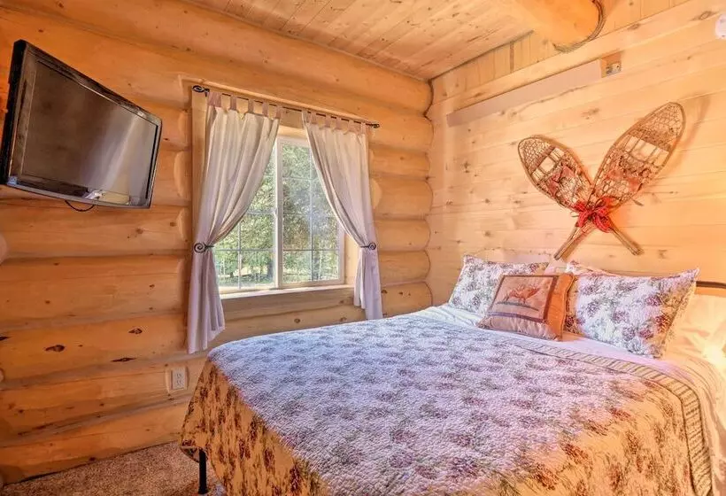 Chic Fairplay Cabin With Deck & Mountain Views!