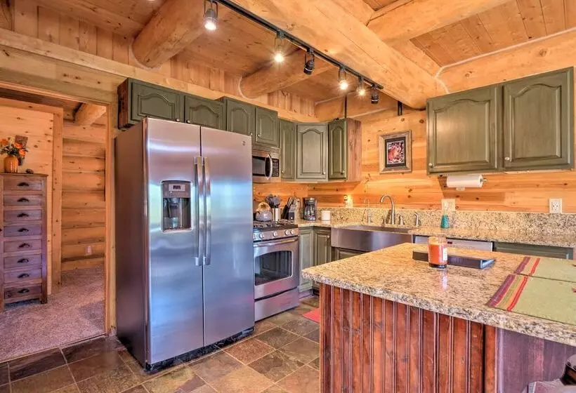 Chic Fairplay Cabin With Deck & Mountain Views!