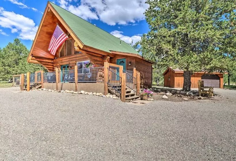 Chic Fairplay Cabin With Deck & Mountain Views!
