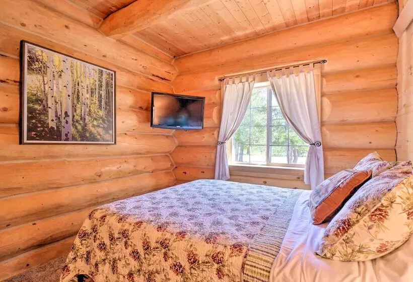 Chic Fairplay Cabin With Deck & Mountain Views!