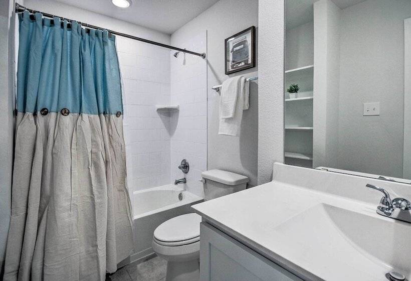 Chic Houston Home W/ Game Room ~ 8 Mi To Dtwn