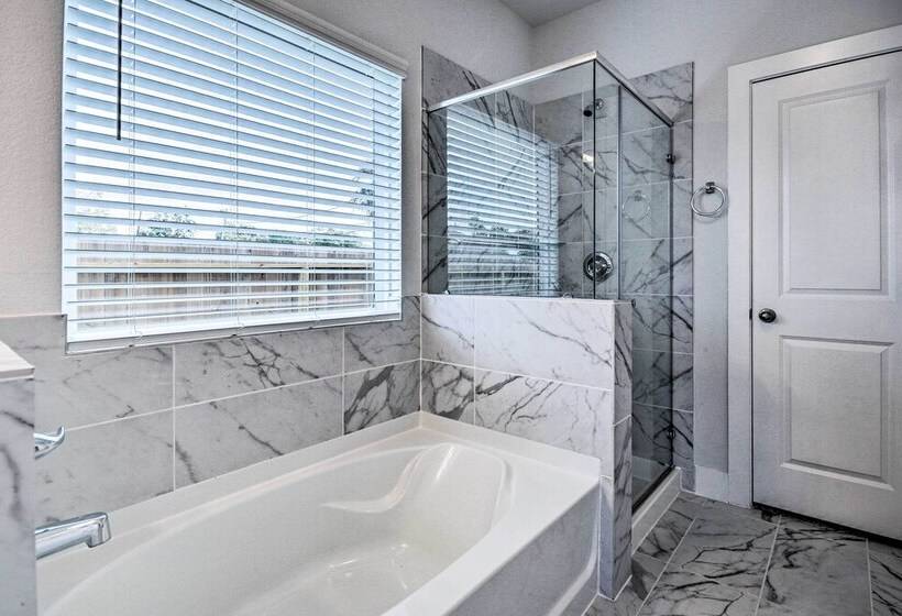 Chic Houston Home W/ Game Room ~ 8 Mi To Dtwn