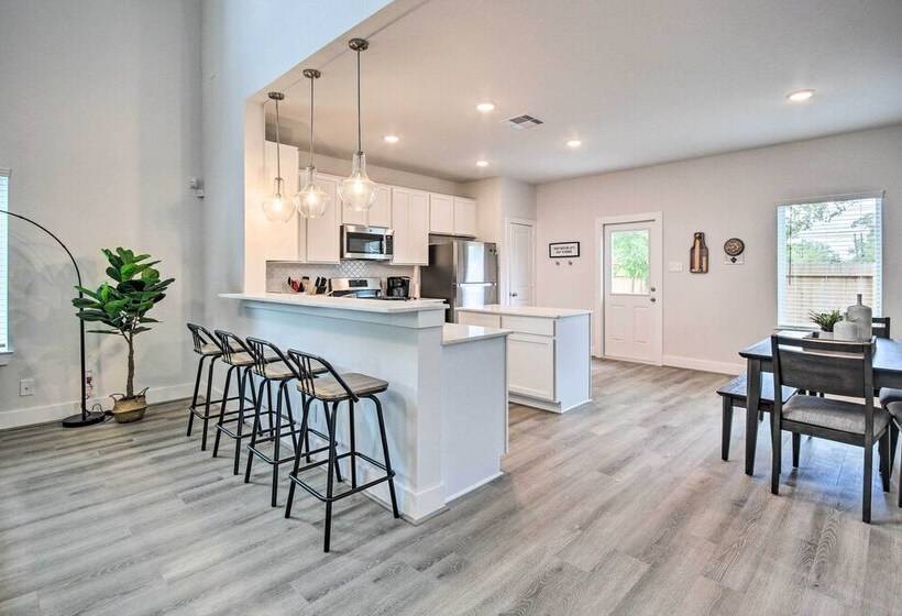 Chic Houston Home W/ Game Room ~ 8 Mi To Dtwn