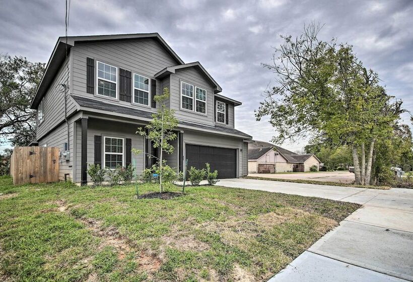 Chic Houston Home W/ Game Room ~ 8 Mi To Dtwn