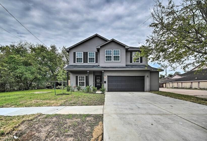 Chic Houston Home W/ Game Room ~ 8 Mi To Dtwn