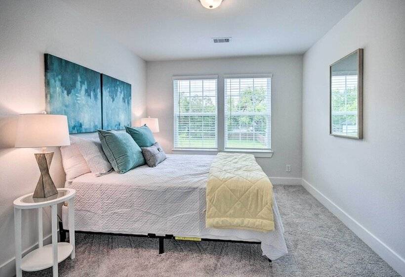 Chic Houston Home W/ Game Room ~ 8 Mi To Dtwn