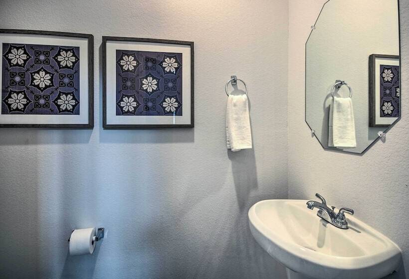 Chic Houston Home W/ Game Room ~ 8 Mi To Dtwn