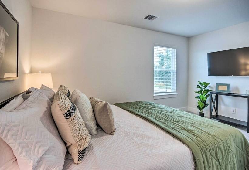 Chic Houston Home W/ Game Room ~ 8 Mi To Dtwn