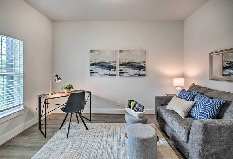 Chic Houston Home W/ Game Room ~ 8 Mi To Dtwn