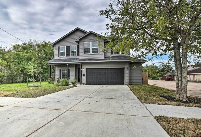 Chic Houston Home W/ Game Room ~ 8 Mi To Dtwn