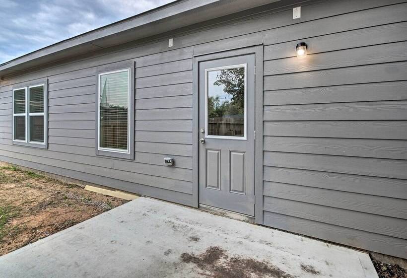 Chic Houston Home W/ Game Room ~ 8 Mi To Dtwn