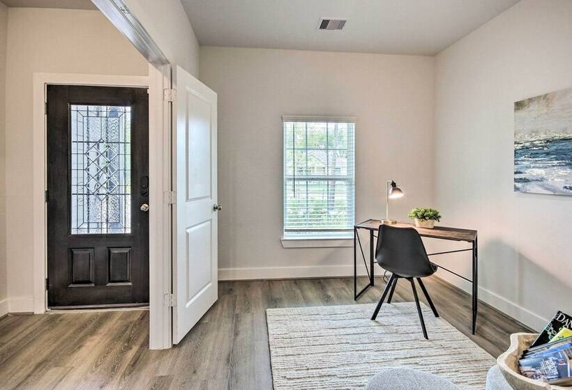 Chic Houston Home W/ Game Room ~ 8 Mi To Dtwn