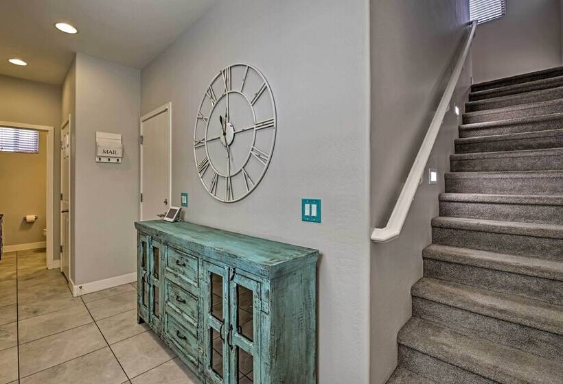 Contemporary Gilbert Home W/ Furnished Patio!