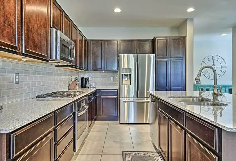 Contemporary Gilbert Home W/ Furnished Patio!