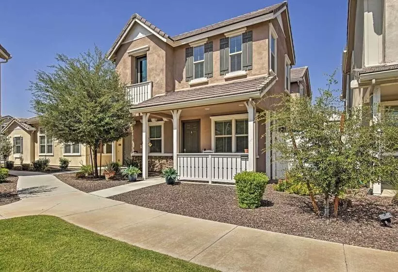 Contemporary Gilbert Home W/ Furnished Patio!