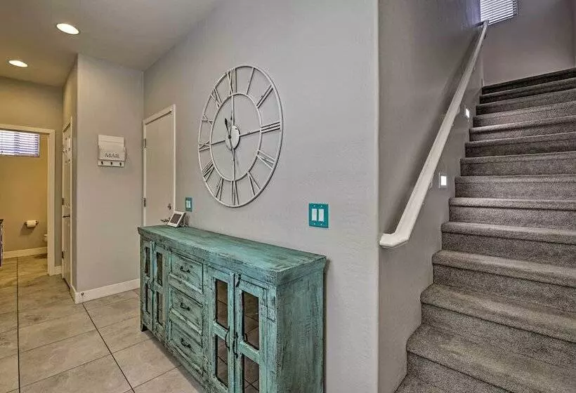 Contemporary Gilbert Home W/ Furnished Patio!