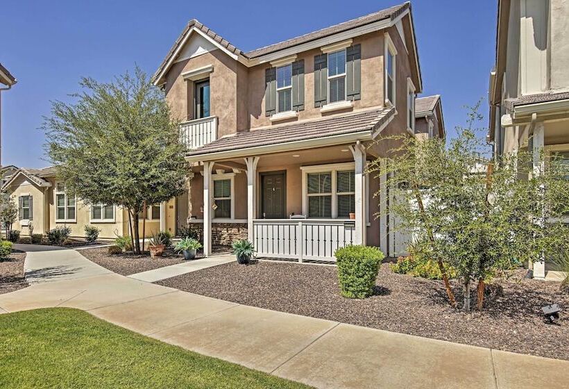 Contemporary Gilbert Home W/ Furnished Patio!