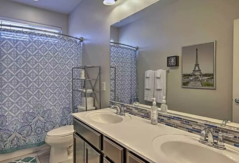 Contemporary Gilbert Home W/ Furnished Patio!