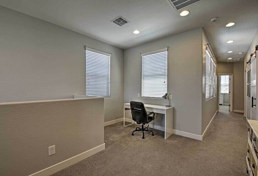 Contemporary Gilbert Home W/ Furnished Patio!