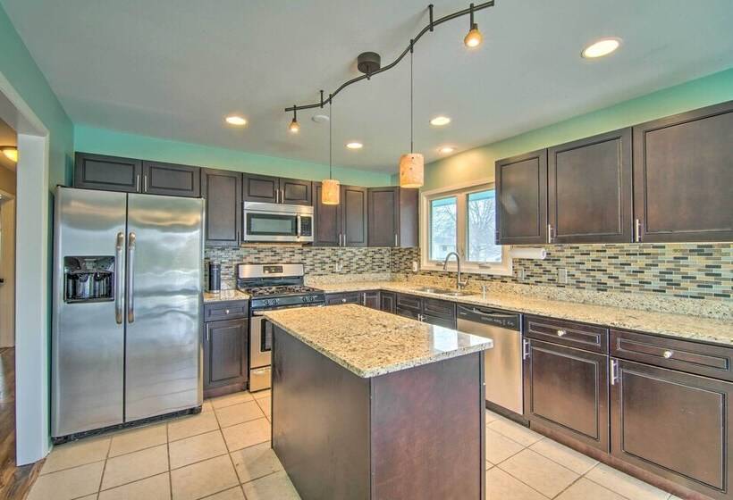 Cozy Silver Lake Retreat W/ Private Hot Tub!