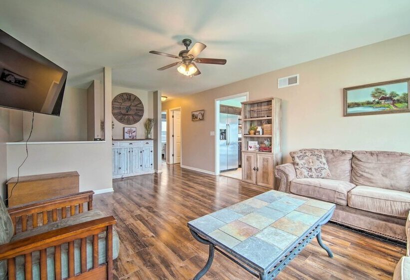 Cozy Silver Lake Retreat W/ Private Hot Tub!