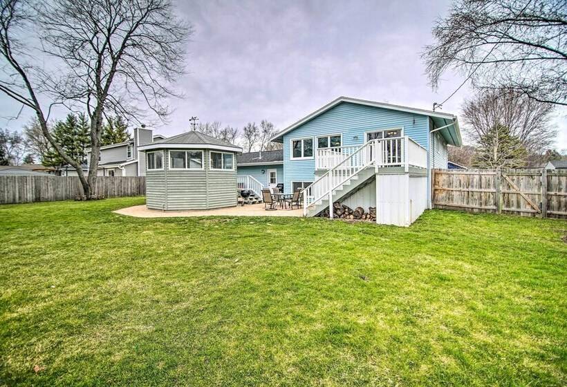 Cozy Silver Lake Retreat W/ Private Hot Tub!