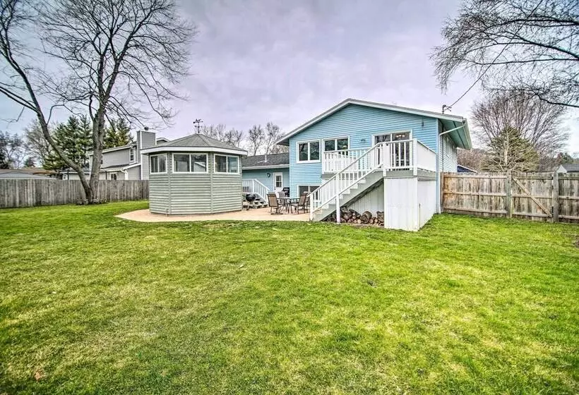Cozy Silver Lake Retreat W/ Private Hot Tub!