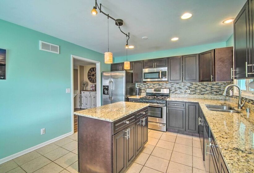 Cozy Silver Lake Retreat W/ Private Hot Tub!