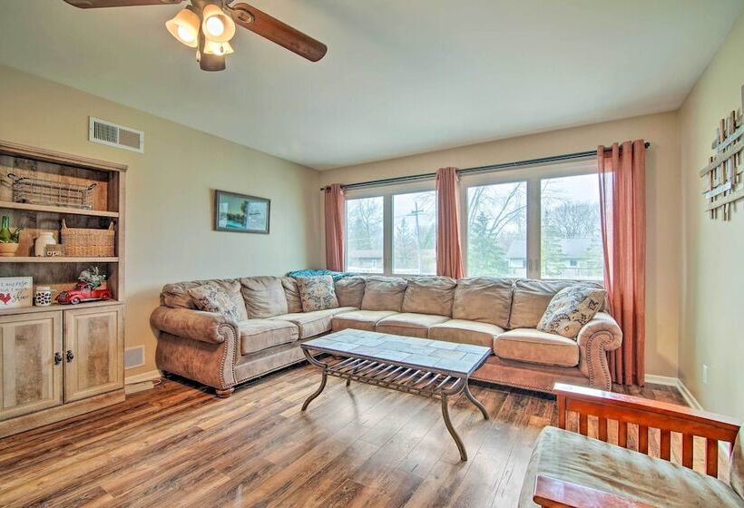 Cozy Silver Lake Retreat W/ Private Hot Tub!