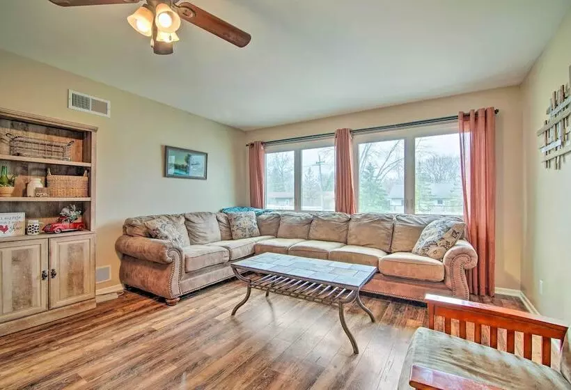 Cozy Silver Lake Retreat W/ Private Hot Tub!
