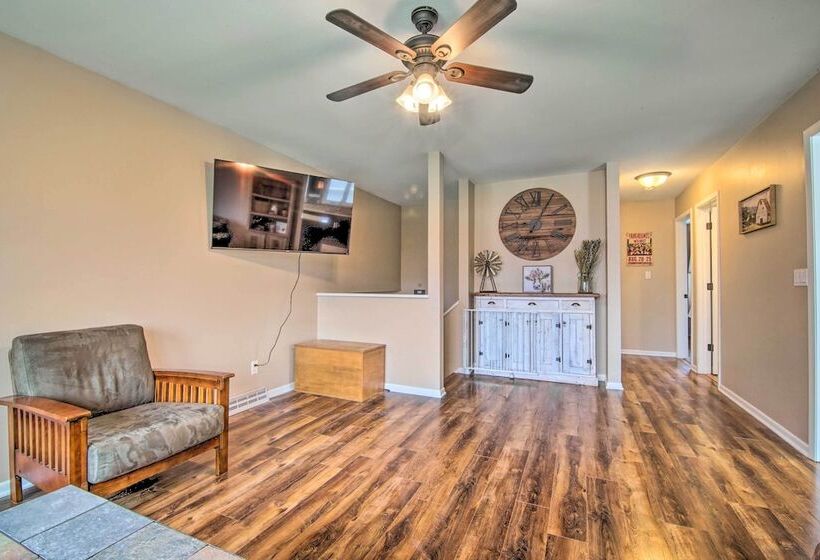 Cozy Silver Lake Retreat W/ Private Hot Tub!