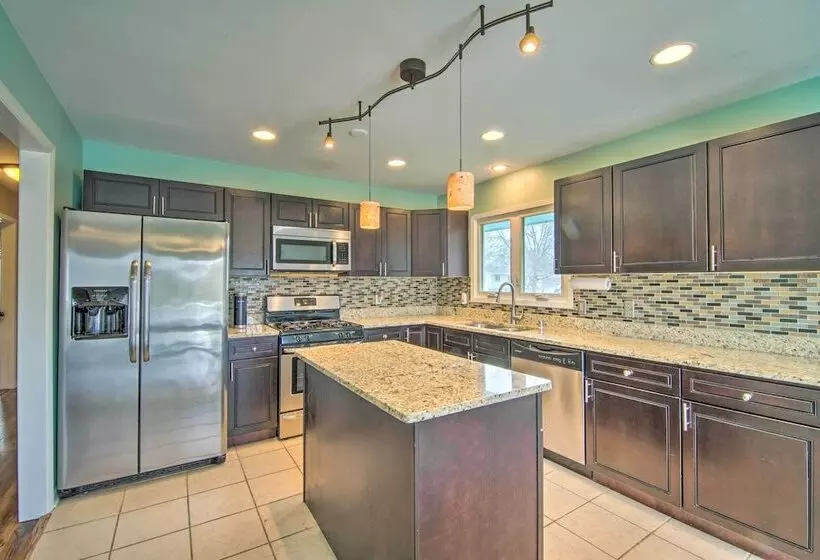 Cozy Silver Lake Retreat W/ Private Hot Tub!