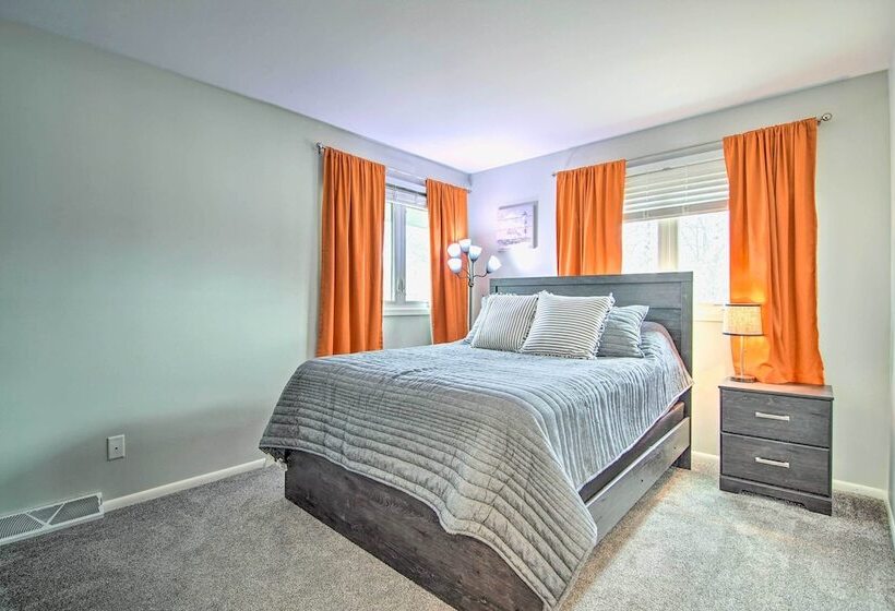 Cozy Silver Lake Retreat W/ Private Hot Tub!