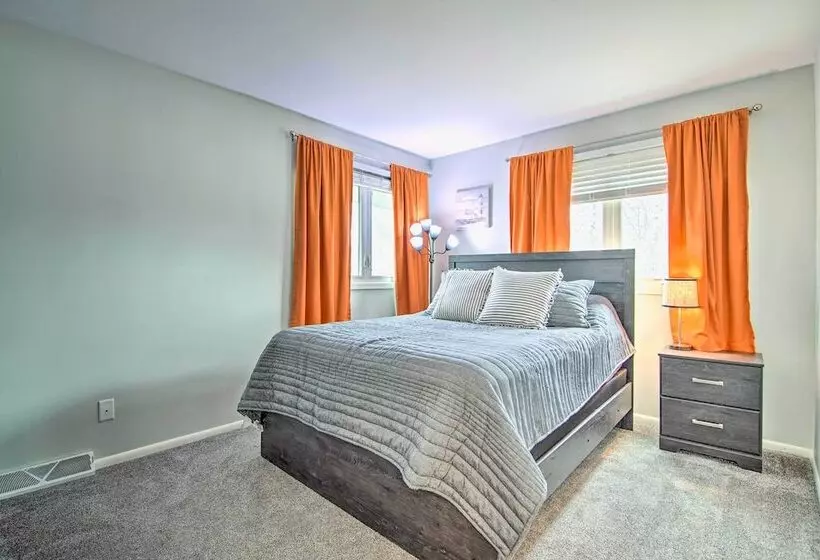 Cozy Silver Lake Retreat W/ Private Hot Tub!
