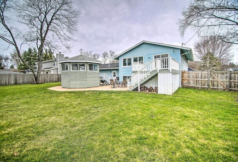 Cozy Silver Lake Retreat W/ Private Hot Tub!