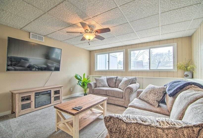 Cozy Silver Lake Retreat W/ Private Hot Tub!