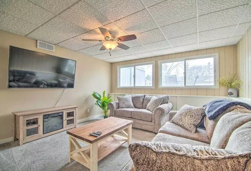 Cozy Silver Lake Retreat W/ Private Hot Tub!