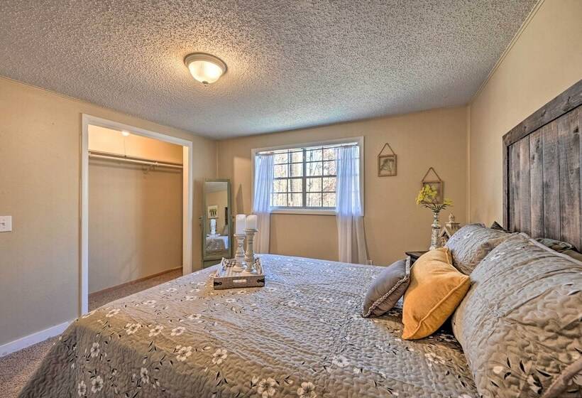 Whispering Oaks  Broken Bow Cottage Near Hiking!