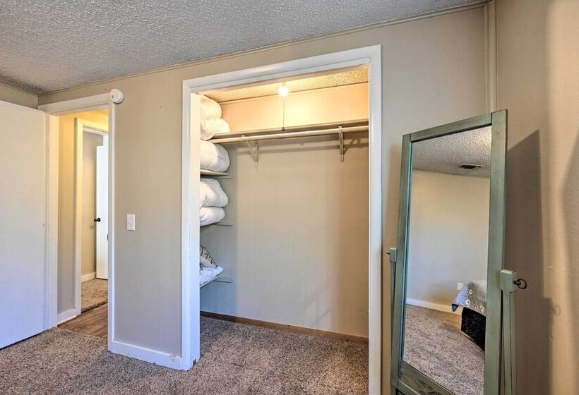 Whispering Oaks  Broken Bow Cottage Near Hiking!