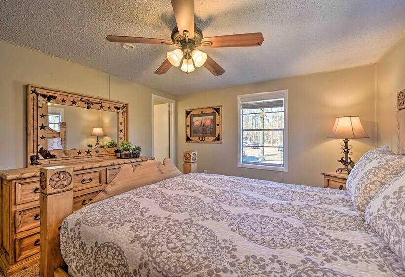 Whispering Oaks  Broken Bow Cottage Near Hiking!