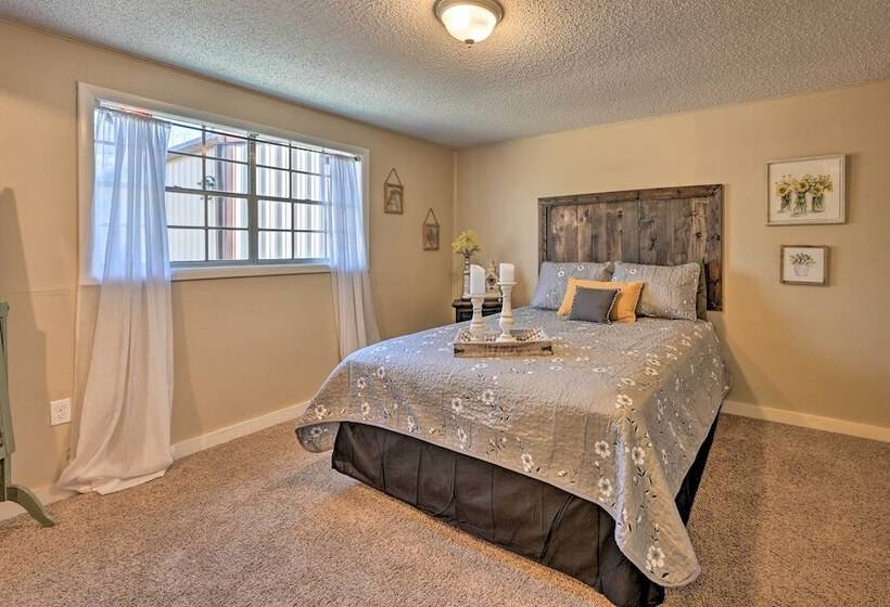 Whispering Oaks  Broken Bow Cottage Near Hiking!