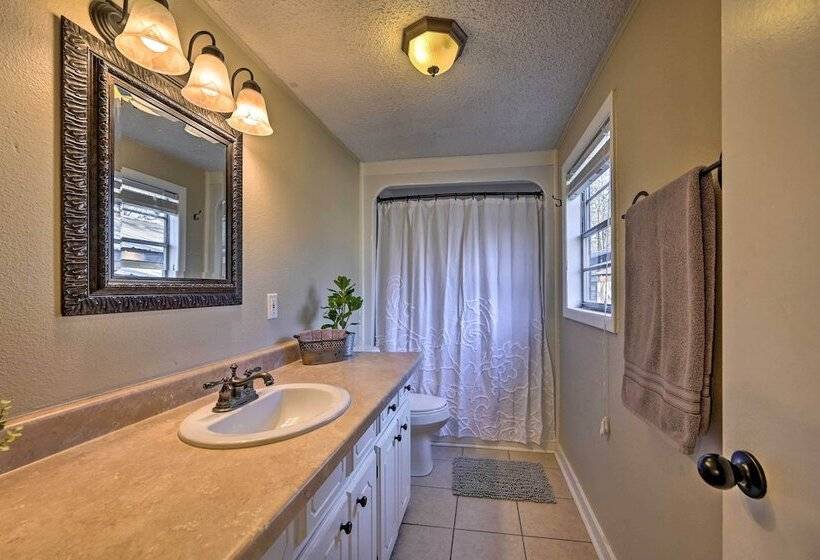 Whispering Oaks  Broken Bow Cottage Near Hiking!