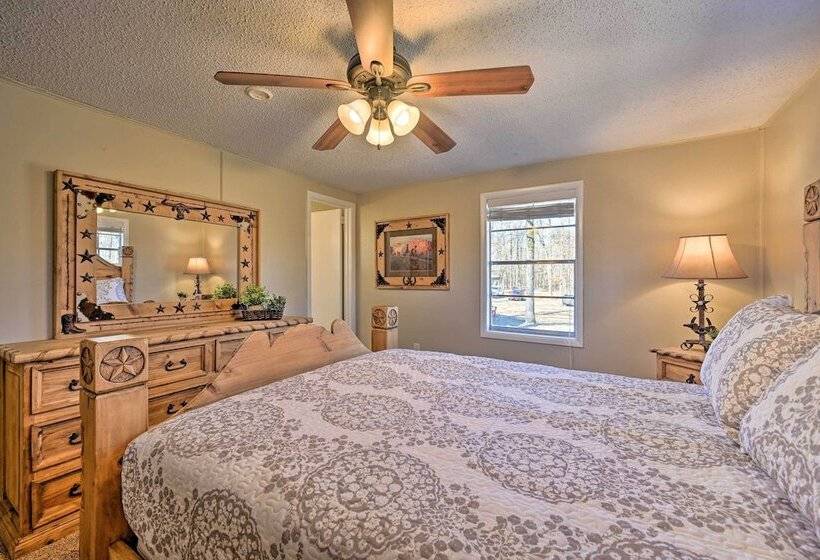 Whispering Oaks  Broken Bow Cottage Near Hiking!