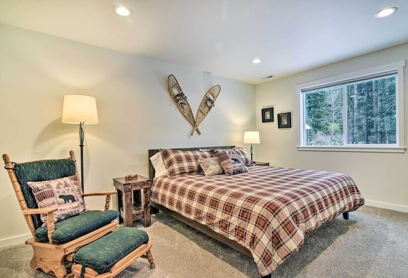 Family Friendly Packwood Retreat W/ Deck!