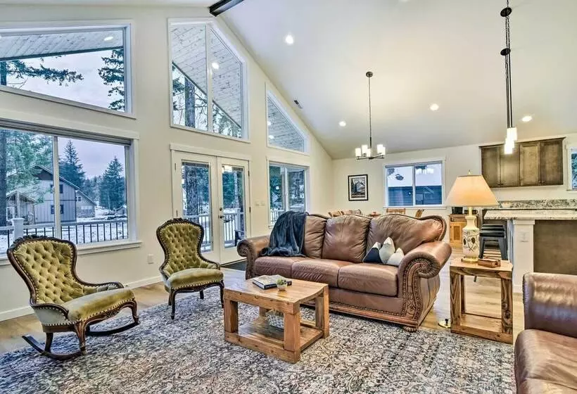 Family Friendly Packwood Retreat W/ Deck!