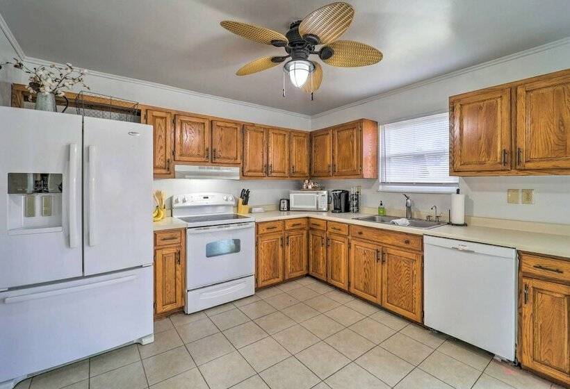 Familyfriendly Jonesborough Retreat W/ Yard!