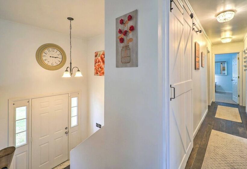 Familyfriendly Jonesborough Retreat W/ Yard!