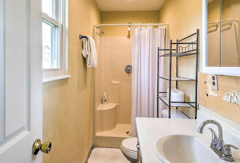 Familyfriendly Jonesborough Retreat W/ Yard!