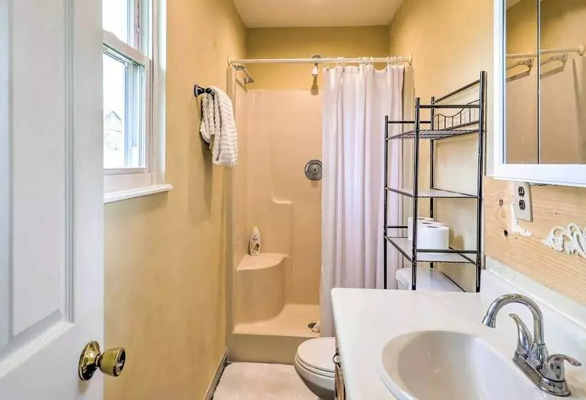 Familyfriendly Jonesborough Retreat W/ Yard!